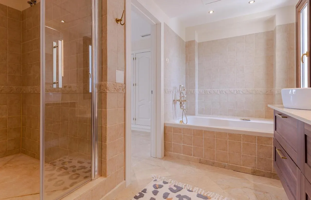 Apartment 6-Bdrm Andalusian Modern Villa Next To Golf Course Estepona